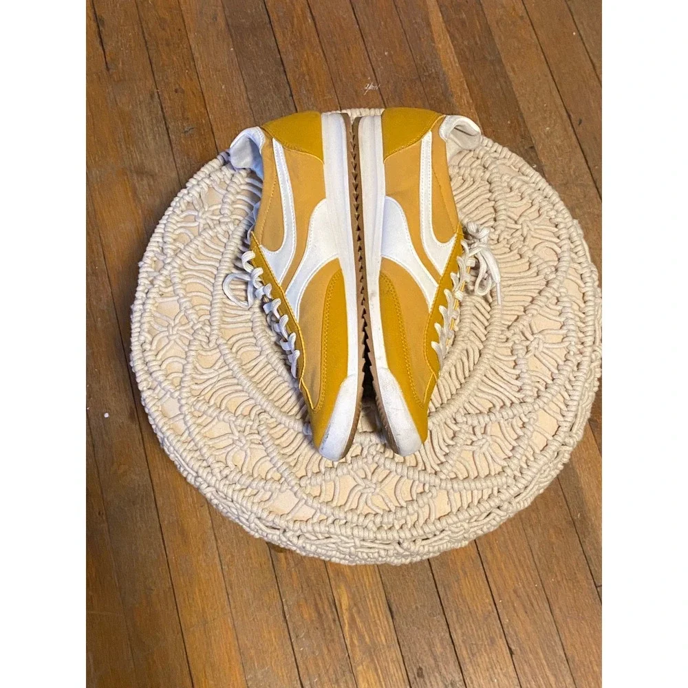 Madden Girl Janice Mustard Yellow White Retro Low Top Sneakers Womens 10